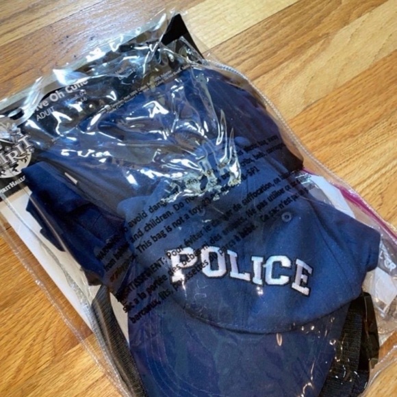 Five Oh Cutie Policewoman Costume. Spirit Halloween Size Small (4-6). Worn Once - Picture 7 of 10